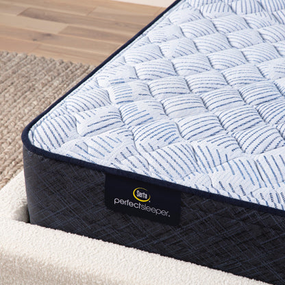 Corner detail of a Serta Perfect Sleeper firm mattress||feel: firm||level: enhanced